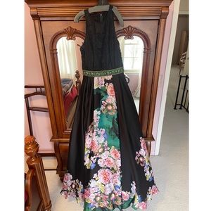 Size 6 beautiful dress!